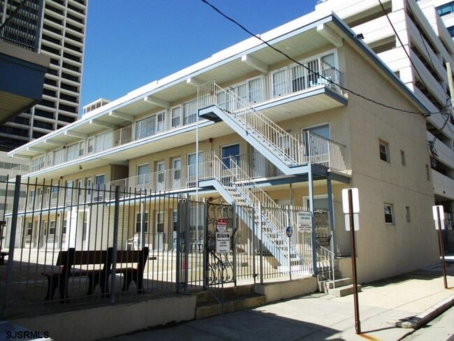 Primary Photo - 3801 Boardwalk