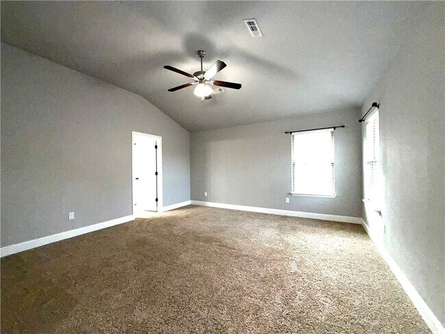 Building Photo - 4504 SW Plumley Ave