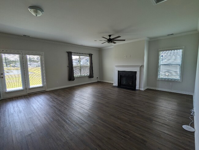Building Photo - 125 Percheron Dr
