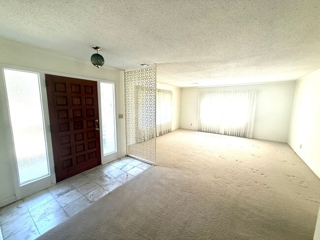 Building Photo - ** 2 Bed 2 Bath located by Trenholm State ** Call 334-366-9198 to schedule a self tour