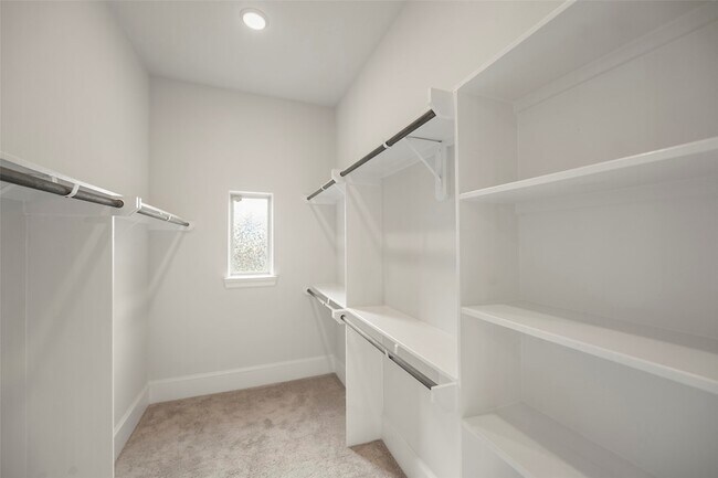 Building Photo - 21215 Central Vly Ln