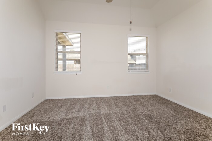 Building Photo - 15149 Meadow Glen S
