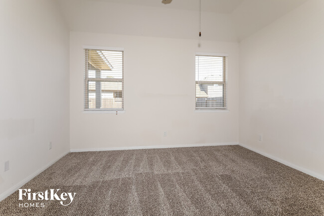 Building Photo - 15149 Meadow Glen S