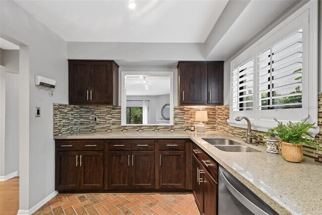 Building Photo - 1094 Azalea Ln