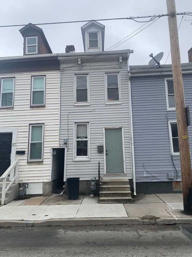 Primary Photo - Future Rental-Cozy 1 Bedroom House with bo...