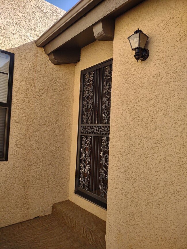 Building Photo - ALL PROSPECTIVE TENANTS MUST SUBMIT A ON L...