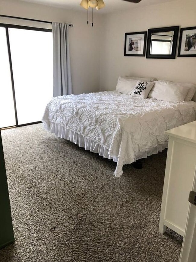 Building Photo - Beautiful Downtown Home!