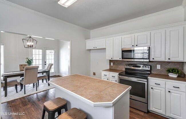 Building Photo - 120 Lennox Pl