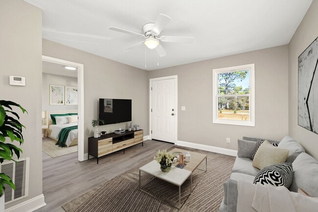 Building Photo - Cozy 1-Bedroom Apartment in Sumter, SC – Pinedale Apartments