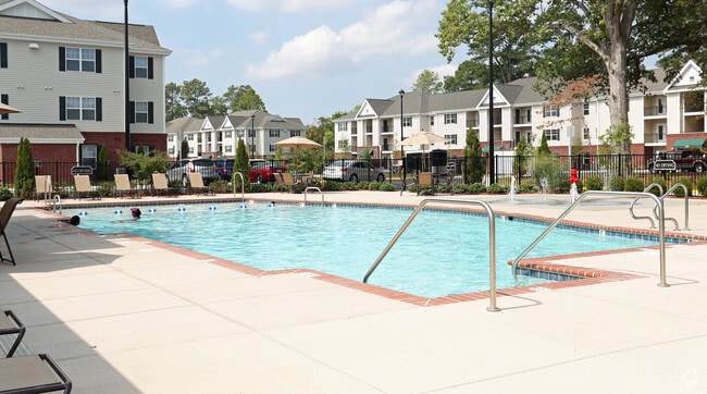 Building Photo - The Pointe at Pickett Farms