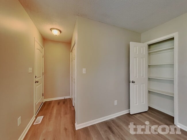 Building Photo - 1004 Spruce Dr