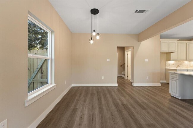 Building Photo - 2308 Wavell St