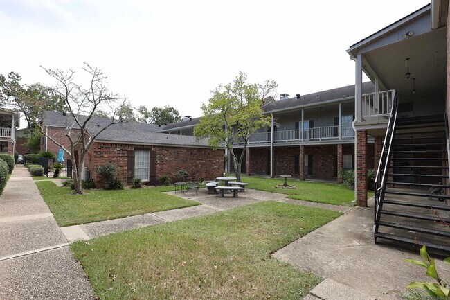 Building Photo - 7640 Lasalle Ave