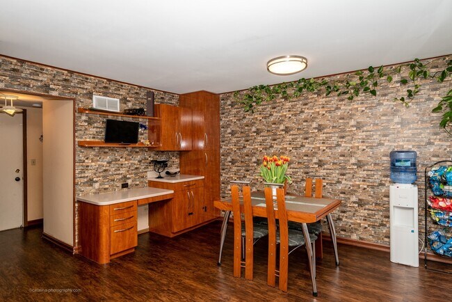 Building Photo - 538 Lasalle Ct