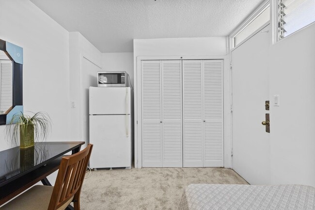 Building Photo - Furnished 18th-floor studio at Ala Wai Tow...