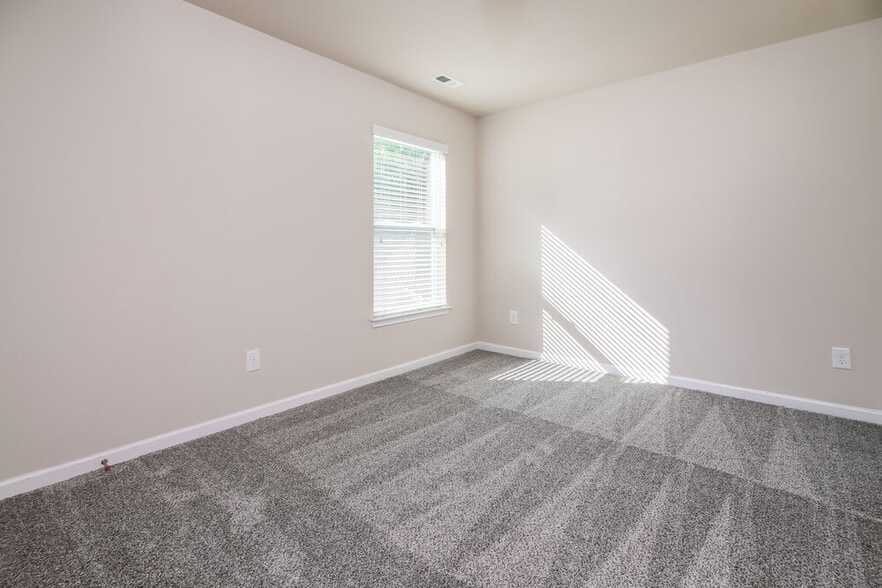 Building Photo - 280 Lakemont Dr