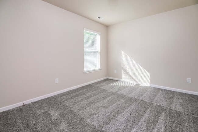 Building Photo - 280 Lakemont Dr