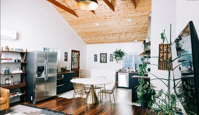 Building Photo - Classic Meets Modern Two-Bedroom, one bath Home in the Columbia Neighborhood