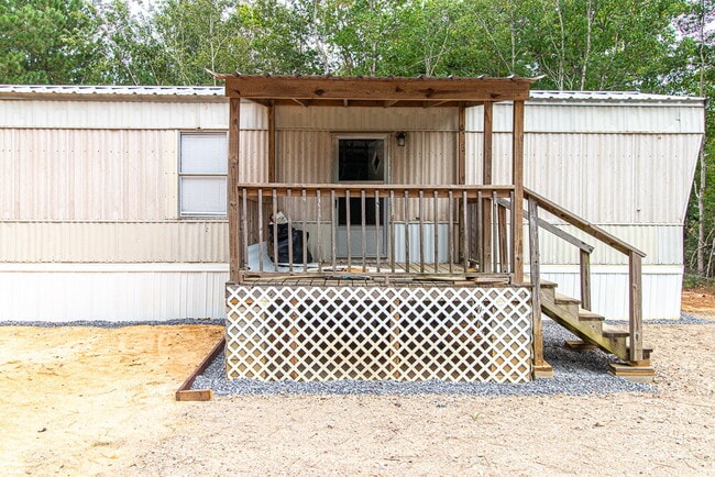 Building Photo - "Charming 2-Bed, 2-Bath Mobile Home Retrea...