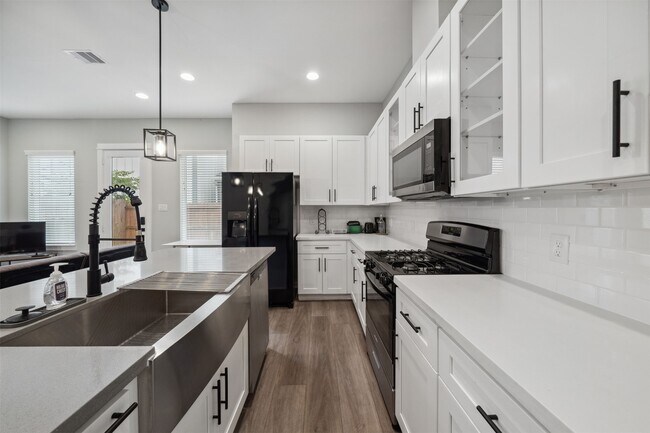 Building Photo - 8470 Berry Green Ln