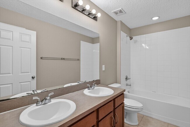 Building Photo - 13685 Goodson Pl