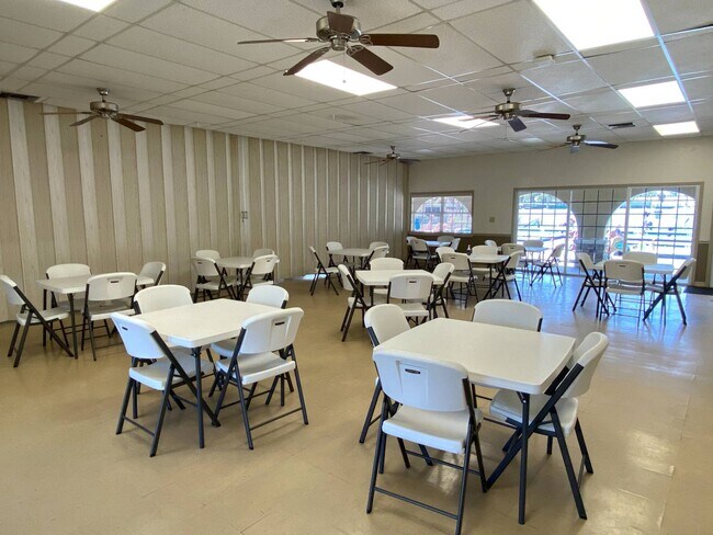 Building Photo - 860 Arapaho Trail