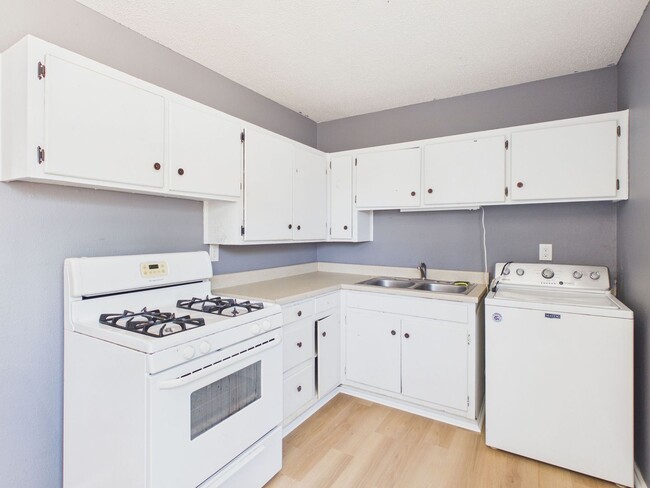 Building Photo - 3810 Mesa Verde Dr