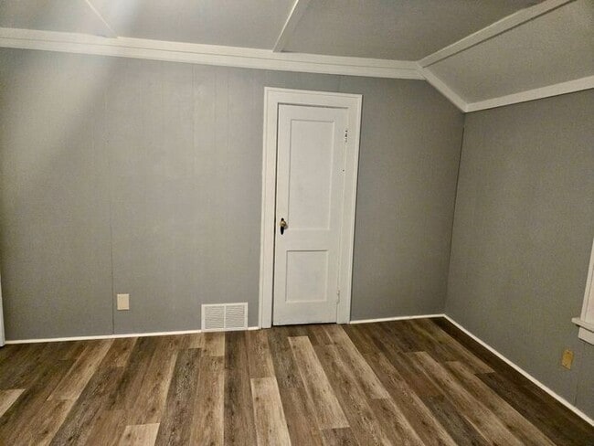 Building Photo - 2nd Floor 1 bedroom Apartment Niles