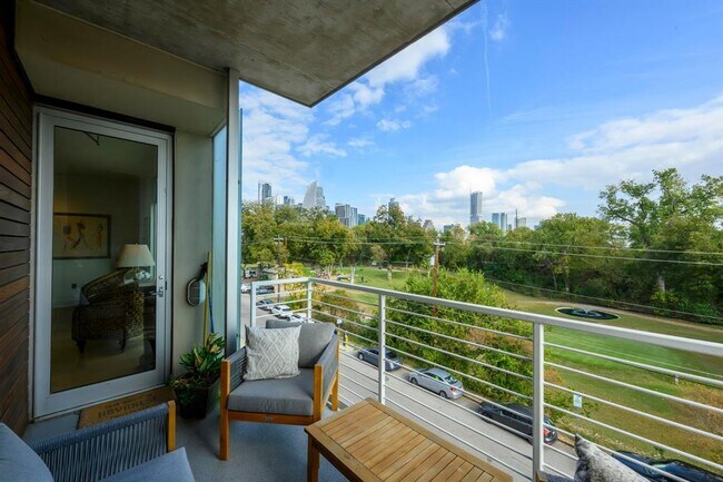 Building Photo - 210 Lee Barton Dr