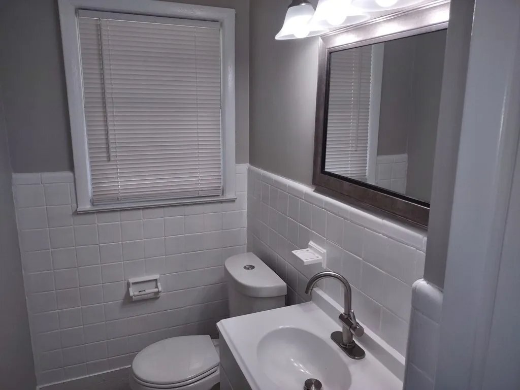 Building Photo - 1630 Edgechester Ave