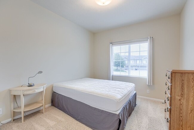 Building Photo - Short Term Furnished 3 Bedroom Townhome!!