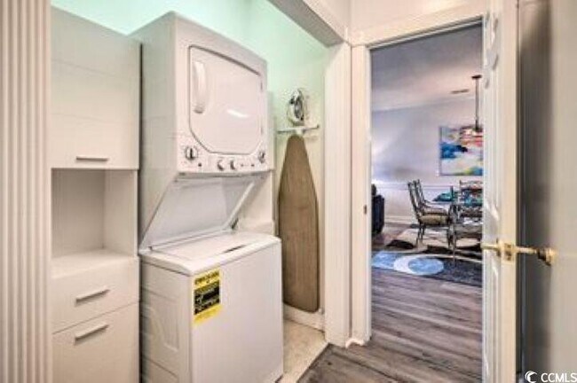 Building Photo - 4864 Carnation Cir