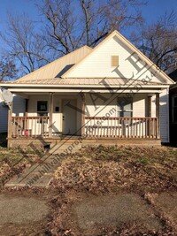 Building Photo - Two Bedroom Home