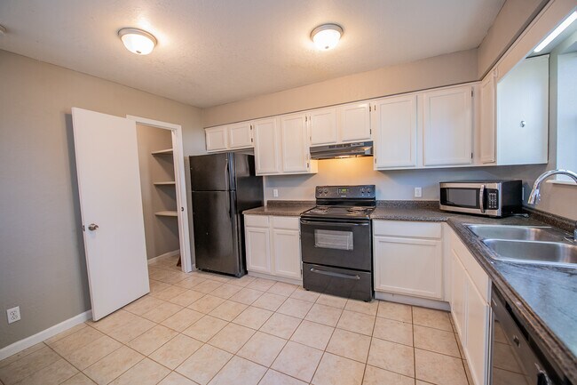 Building Photo - 1964 N Ball Ave