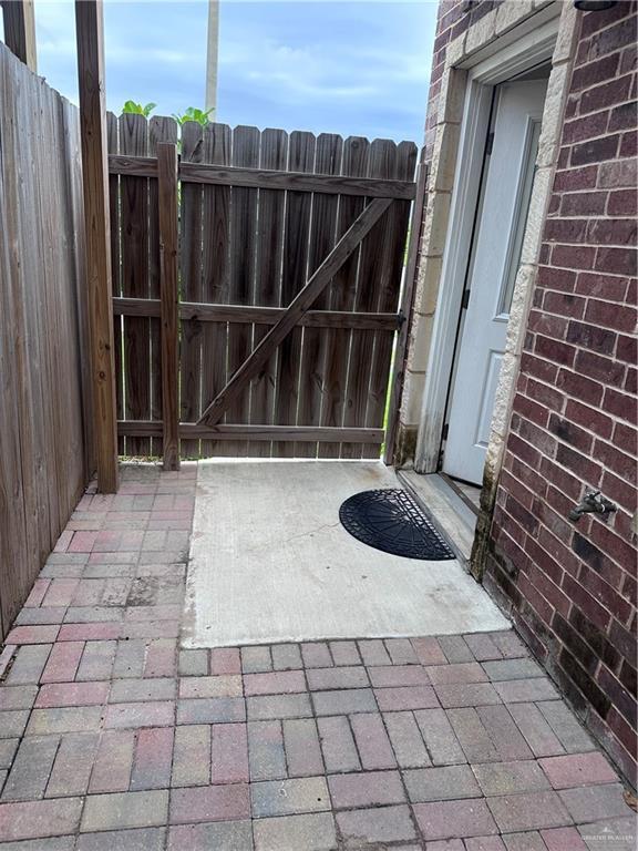 Building Photo - 12 W Primrose Ave