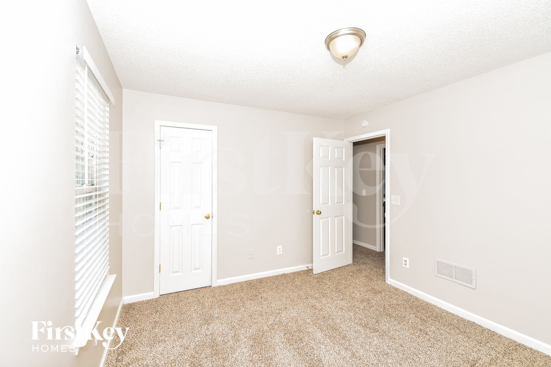 Building Photo - 209 Oakwood Pl