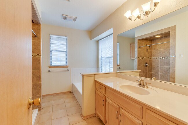 Building Photo - 4835 SE Tattershall Way