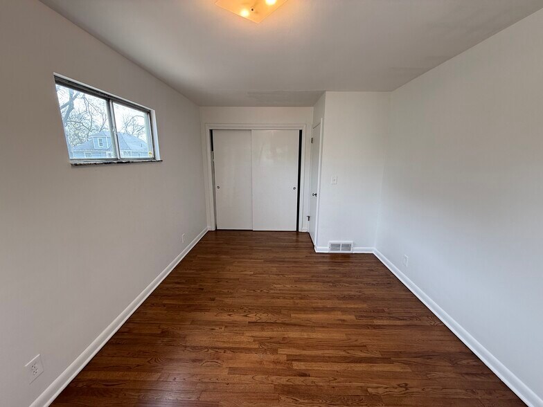 Building Photo - 15 W York St