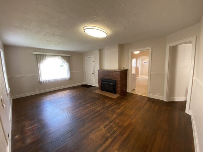 Building Photo - Cozy Chehalis home