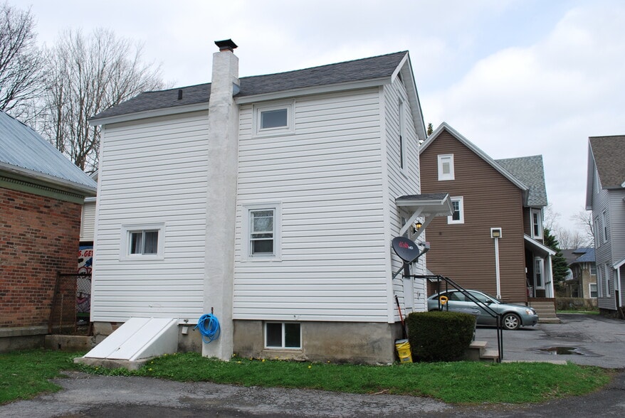 Building Photo - 526 Franklin St.