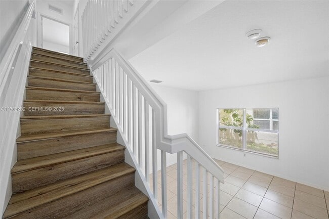 Building Photo - 3019 NW 30th Ave