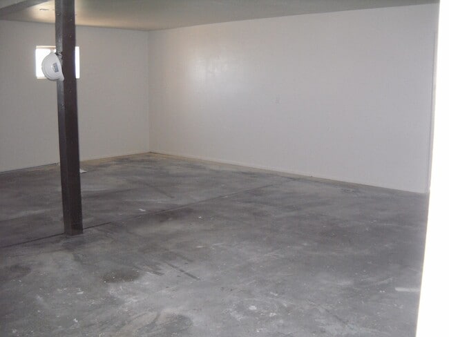 Building Photo - Great views on one acre.