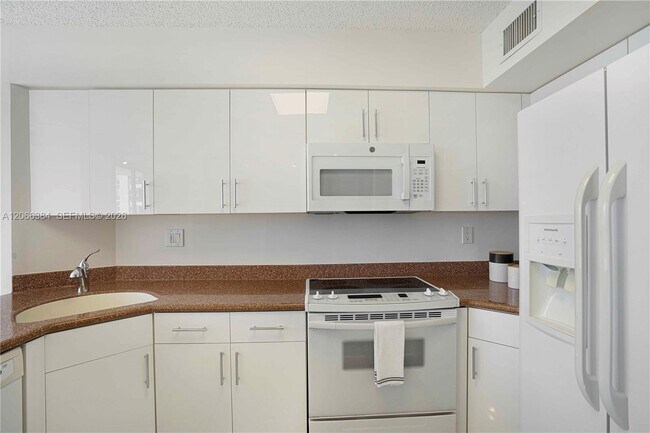 Building Photo - 3530 Mystic Pointe Dr