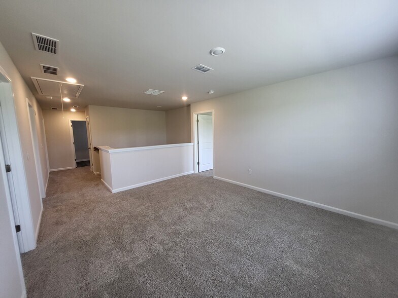 Bonus Area Upstairs - 250 Sope Creek Cir
