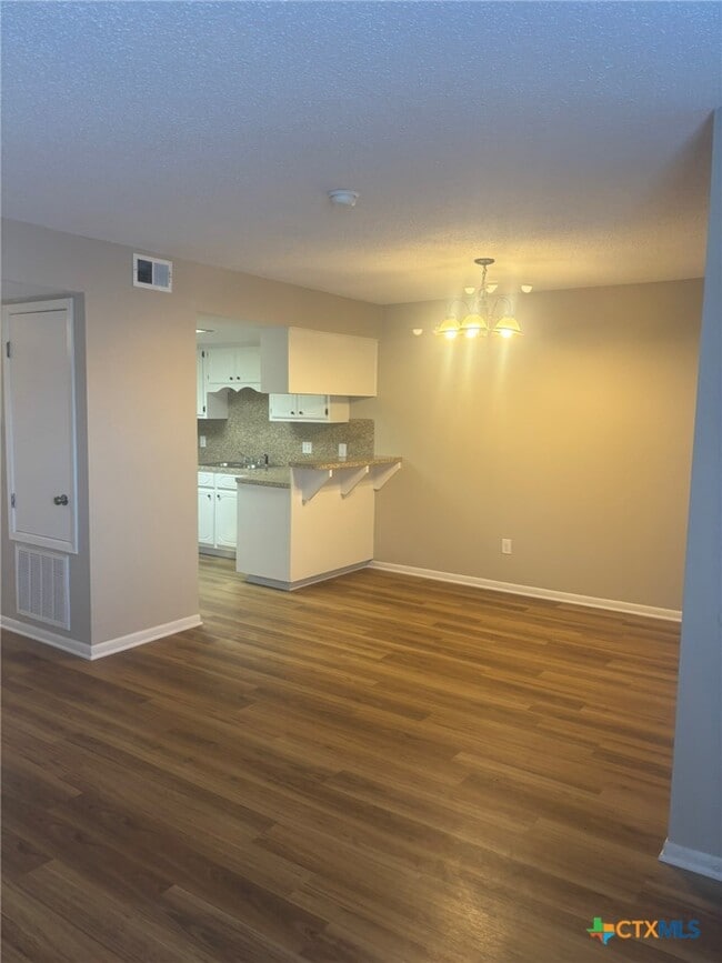 Building Photo - 104 Milann St