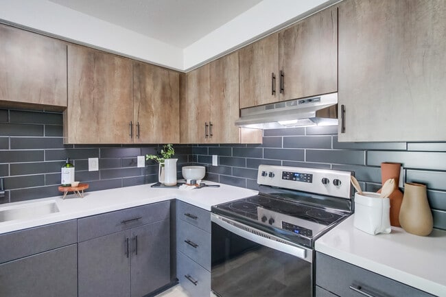 Building Photo - Le Jaime- Newly Renovated Living in the Heart of Clairemont