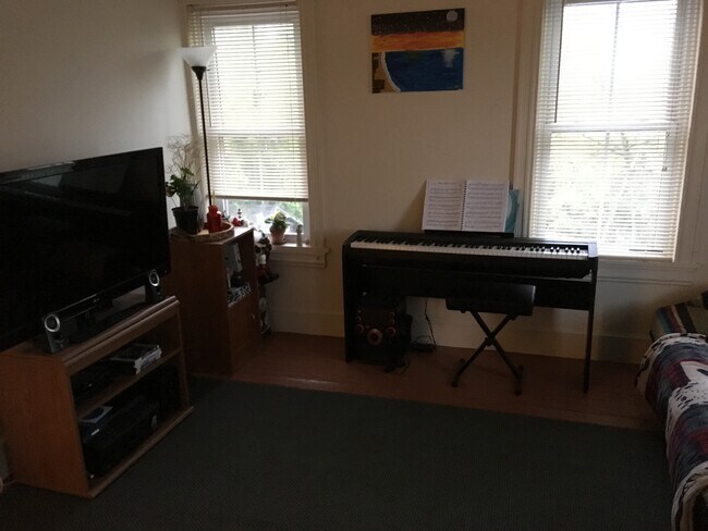 Living room - 6028 Main St