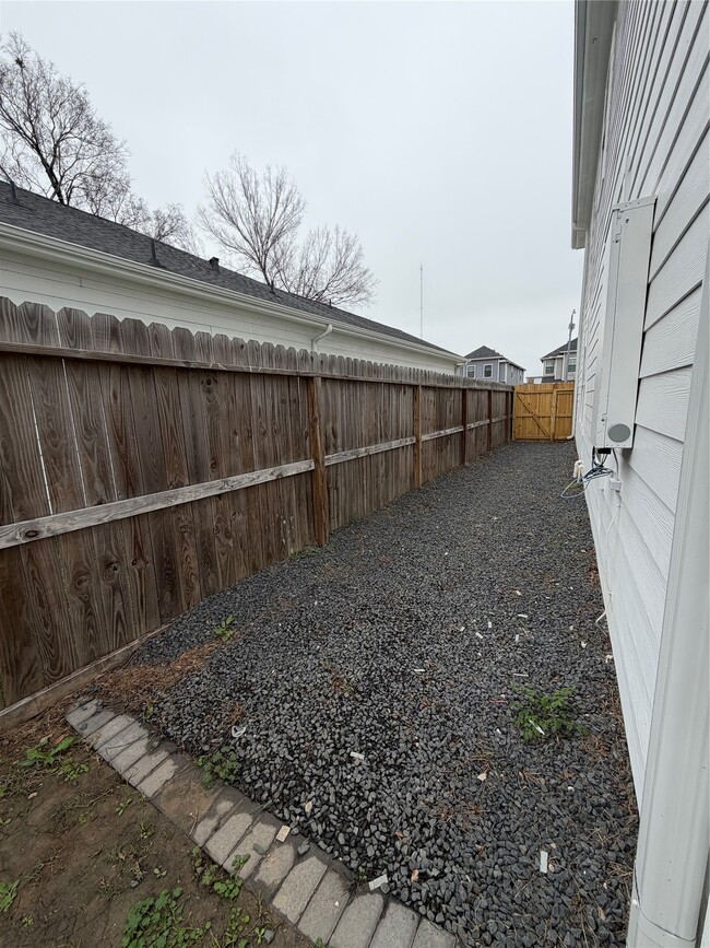 Building Photo - 10055 Grover Ln