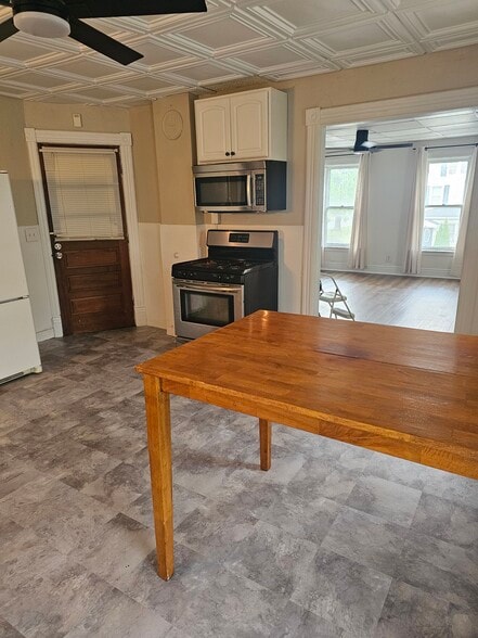 Kitchen - 105 Laverack Ave