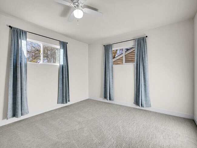 Building Photo - $2,245.95 - $300 OFF - First 2 Months'Rent - 3 Bedrooms, 1.5 Bathrooms, Single Family Home in Aur...